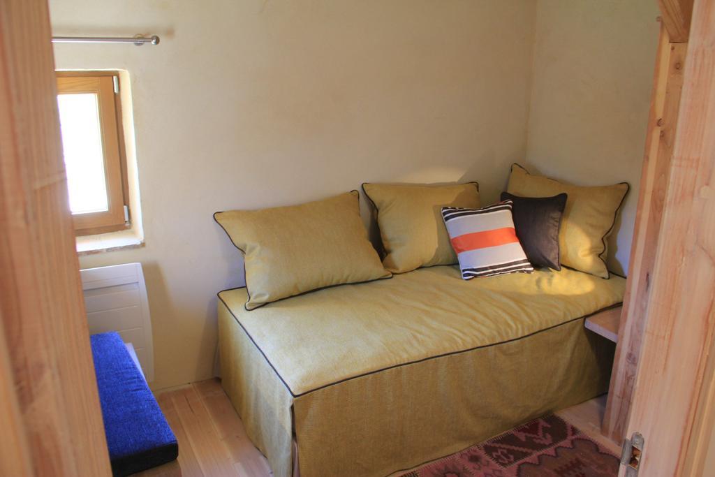 Hotel Hollyoaks Estate Saint-Pons-la-Calm Zimmer foto