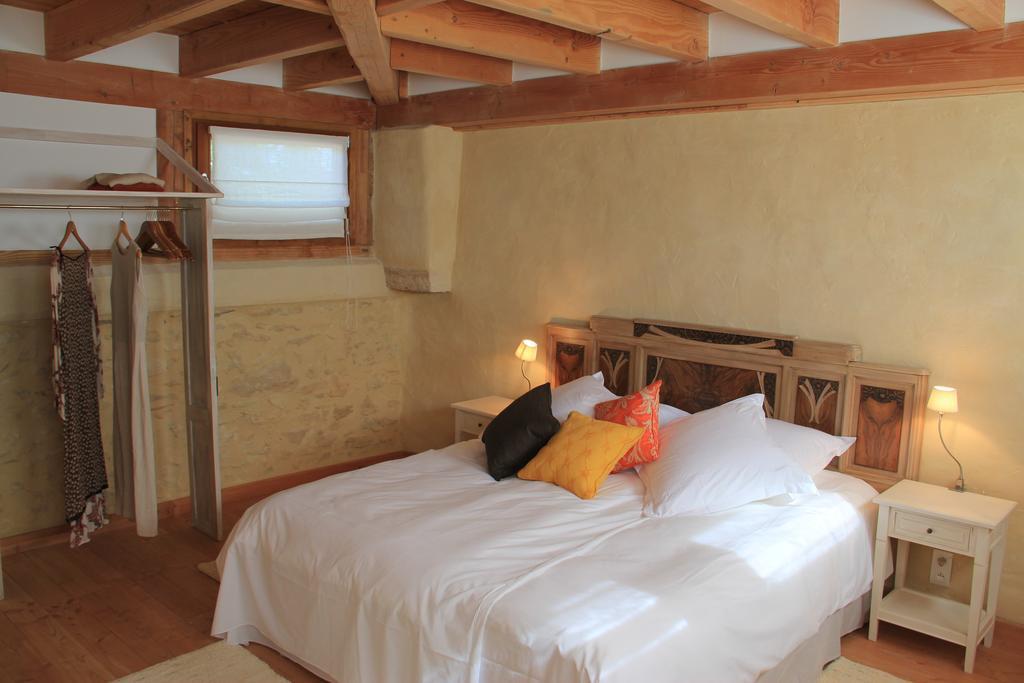 Hotel Hollyoaks Estate Saint-Pons-la-Calm Zimmer foto